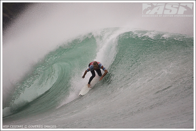 Ace Buchan Loses To Adriano de Souza.  Billabong Pro Mundaka Day 5.  Credit ASP Tostee